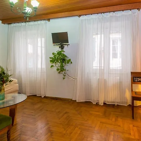 Carmen & Vasia Nest Apartment *